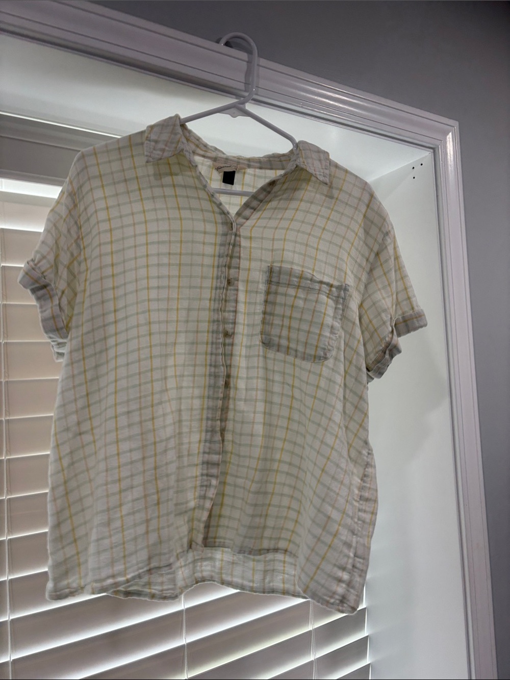Universal Thread Yellow and White Plaid Short Sleeve Button-Down